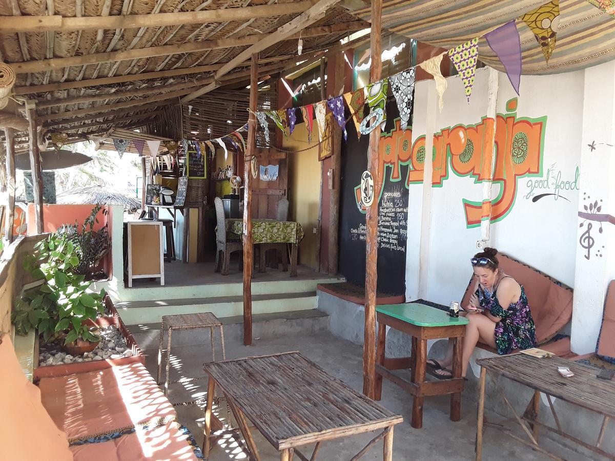 Pariango Beach Motel Tofo Exterior photo